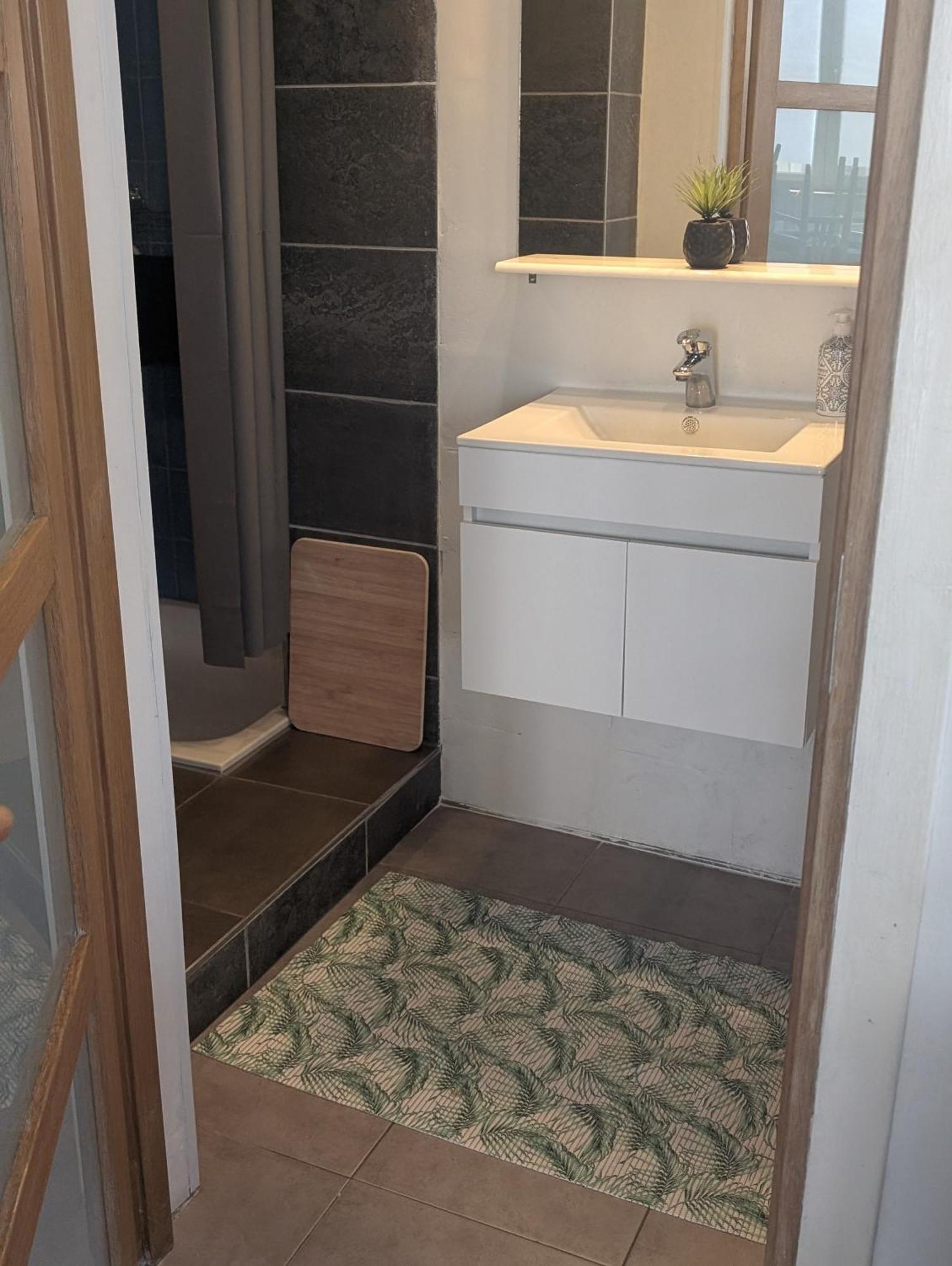 Appartement Spacieux Avec Parking Et Terrasse De Panne Exterior foto
